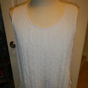 Crinkle pattern scoop neck tank